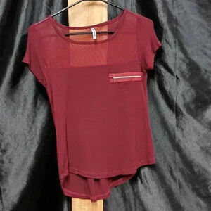 see-through top scoop neck maroon T-shirt with zipper pocket